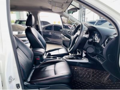 2016 Nissan Navara Calibre 2.5EL เกียรย์ออโต้ Auto เครดิตดีฟรีดาวน์ รูปที่ 9